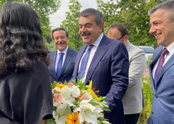 Öğretmenler Günü'nü 1 gün olmaktan çıkarıyoruz