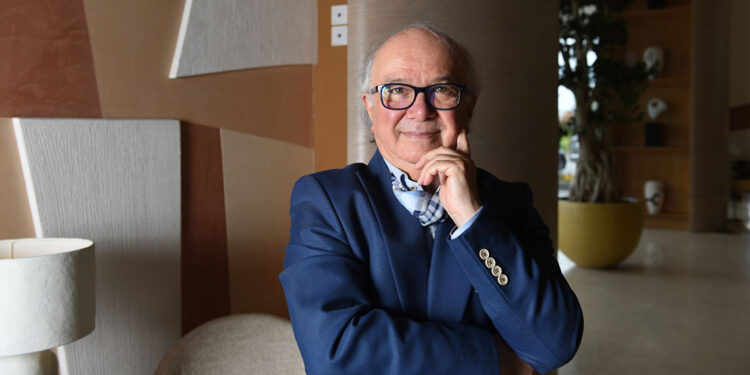 Oğuz Makal'a Kristal Flamingo Emek Ödülü