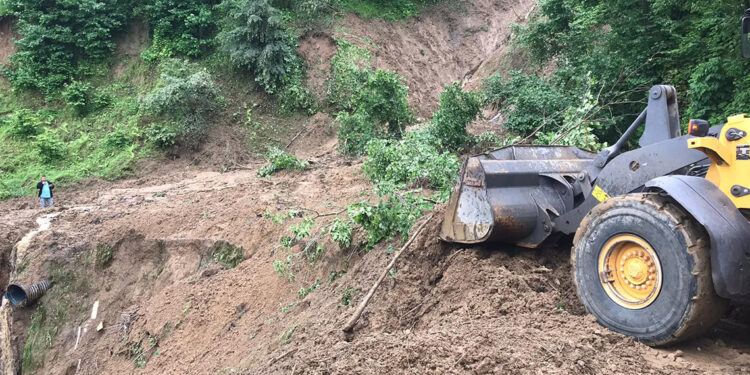 Ordu'da sağanak, heyelanlara neden oldu