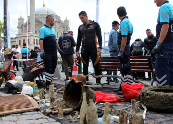 Ortaköy Sahili'nde deniz temizliği yapıldı