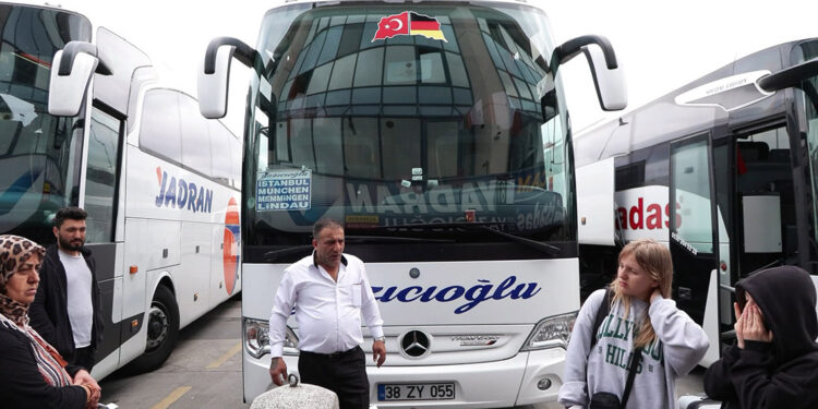 Otogarda Avrupa seyahati dönemi 