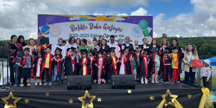 Özel öğrencilere toplu mezuniyet töreni