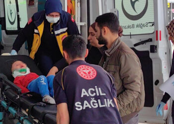 Pencereden düşen bebek yaralandı