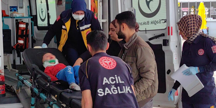 Pencereden düşen bebek yaralandı