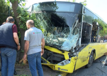 Pendik’te İETT otobüsüyle cip çarpıştı: 4 yaralı