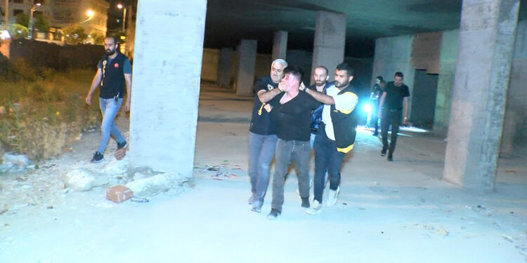 Pendik'te metruk binalarda korku saçanlara baskın