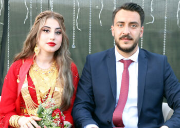 Pinyanişi aşiretinin yeni çiftinden anlamlı hareket