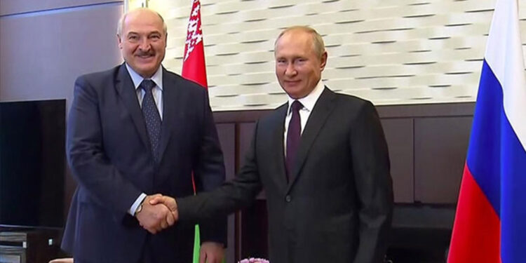 Putin ile Lukashenko telefonda görüştü