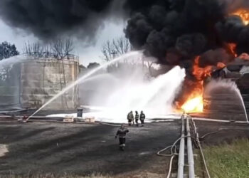 Rusya'da petrol deposunda yangın