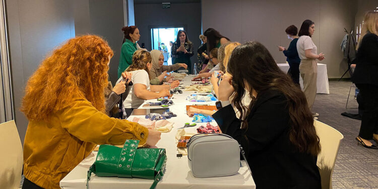 Sağlığına kavuşan hastalar tekstil atıklarından figür hazırladı