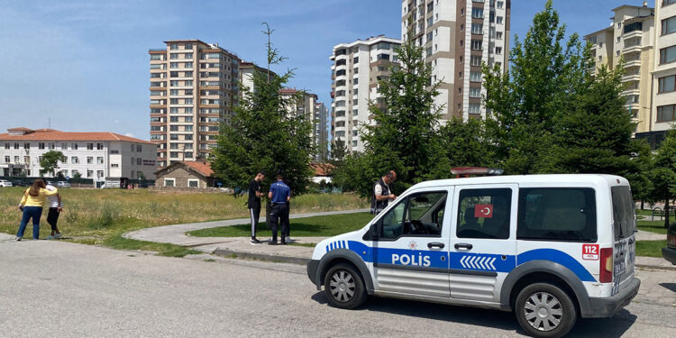 Şakalaştığı okul arkadaşını çakı ile yaraladı