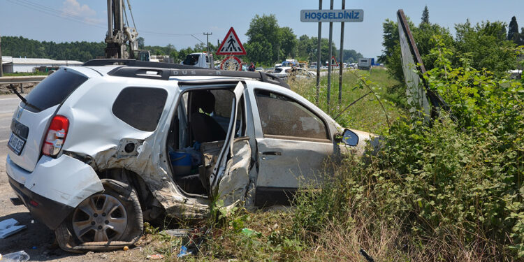 Sakarya'da ciple otomobil çarpıştı: 10 yaralı
