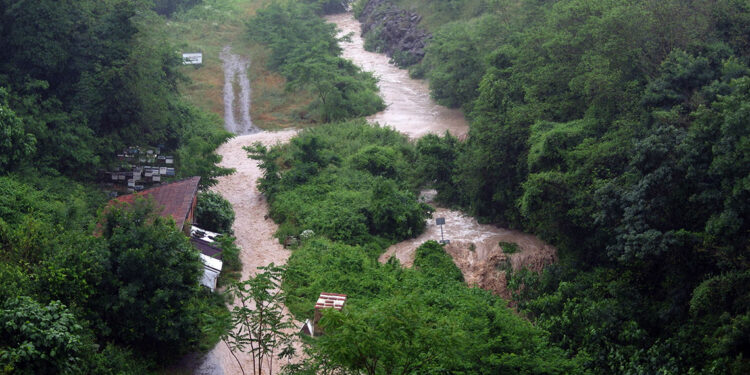 Samsun'da sağanak; su baskınları yaşandı