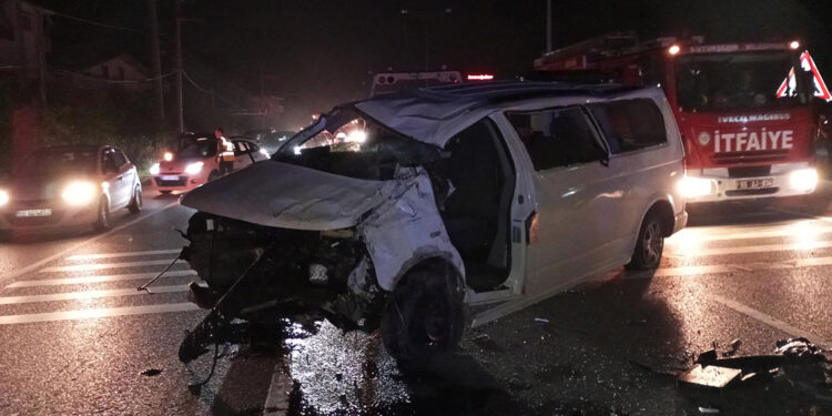 Samsun'da takla atan minibüsteki 9 kişi yaralandı