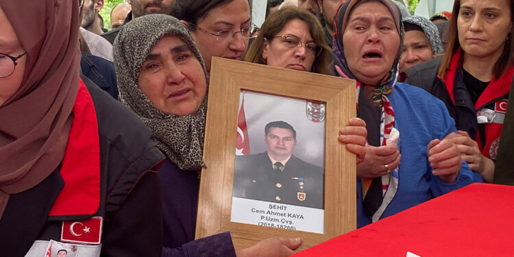 Şehit Cem Ahmet Kaya, son yolculuğuna uğurlandı