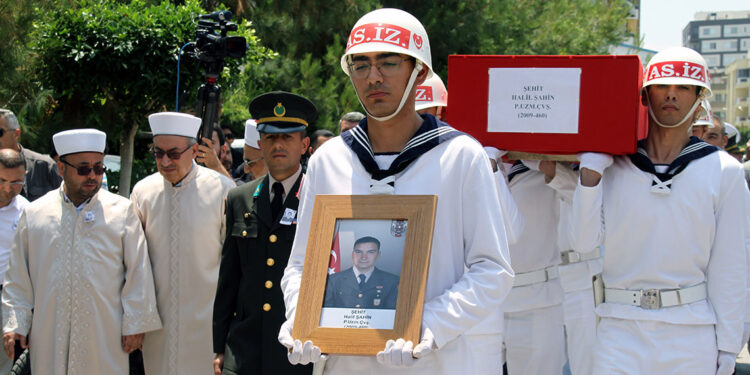 Şehit Halil Şahin, son yolculuğuna uğurlandı