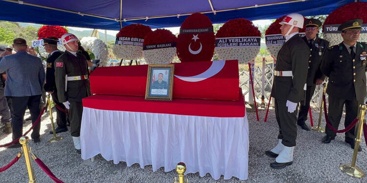 Şehit Uzman Çavuş Alpay Aras, toprağa verildi