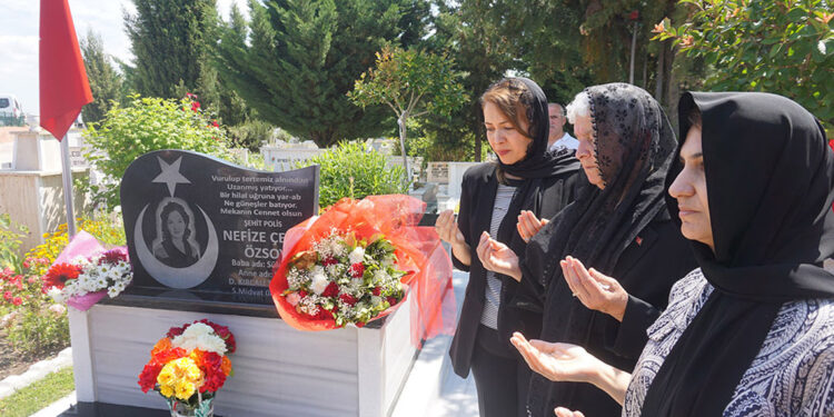 Şehit polis Nefize Çetin Özsoy, mezarı başında anıldı