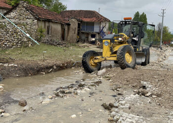 Seyitgazi'de sel suları çekildi, temizlik başladı