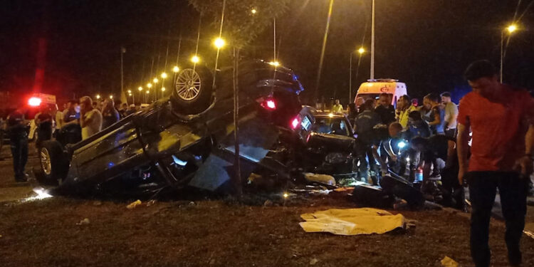 Siirt'te iki otomobil çarpıştı: 1 ölü, 4 yaralı