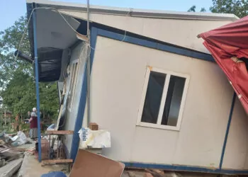 Sinop'ta prefabrik ev heyelanda hasar gördü