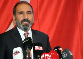 Sivasspor'da mecnun otyakmaz yeniden başkan seçildi