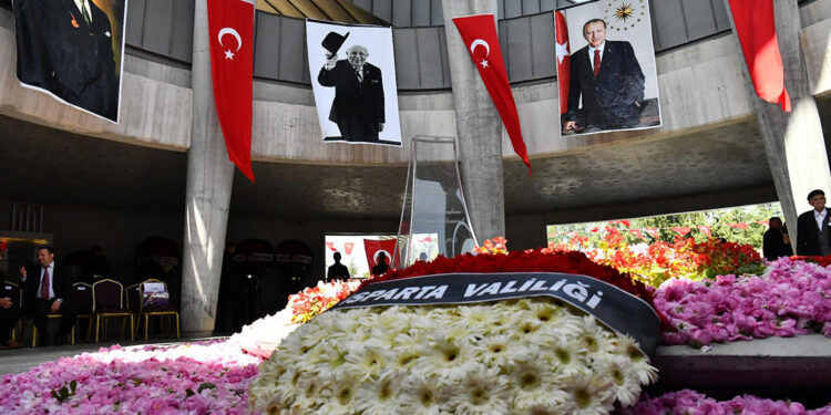 Süleyman Demirel vefatının yıl dönümünde anıldı