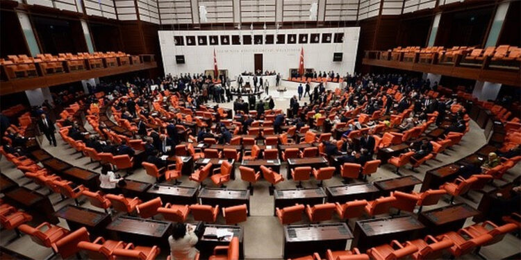 TBMM'de konuşma süresi tartışması