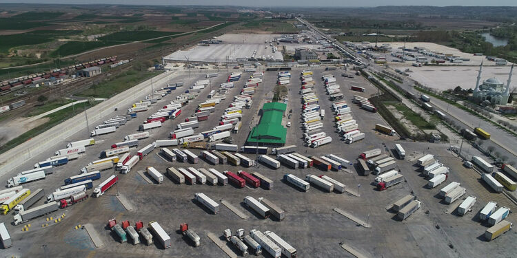 TIR şoförlerinden 'Schengen Vizesi' uygulamasına tepki