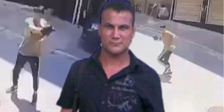 Tacize uğrayan kadını korumak isterken öldürüldü