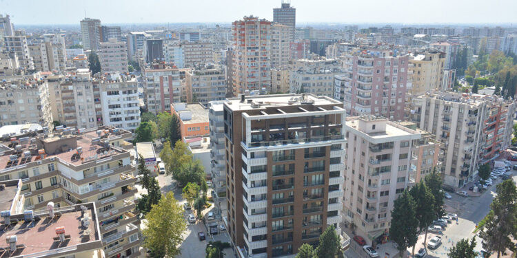 Tadilattan geçen az hasarlı konutlarda yaşam