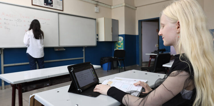 TahtApp'i kullanan Zenan Alsaç karnesini aldı