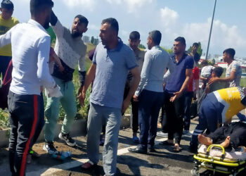 Tarım işçilerinin minibüsü kamyonet ile çarpıştı: 1 ölü, 7 yaralı