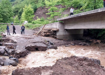 Tokat'ta sağanak menfezleri tıkadı, yollar göle döndü