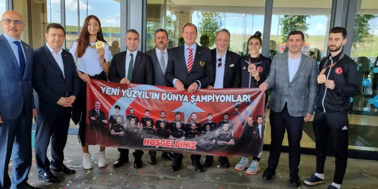 Türkiye tekvando milli takımı yurda döndü