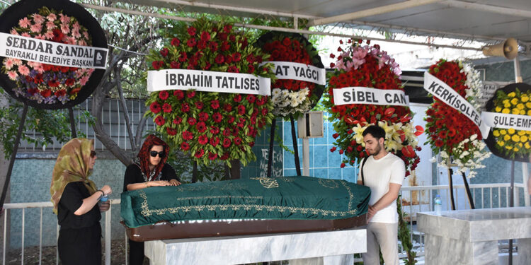 Ünlü kemancı Mustafa Taşpınarlı, toprağa verildi