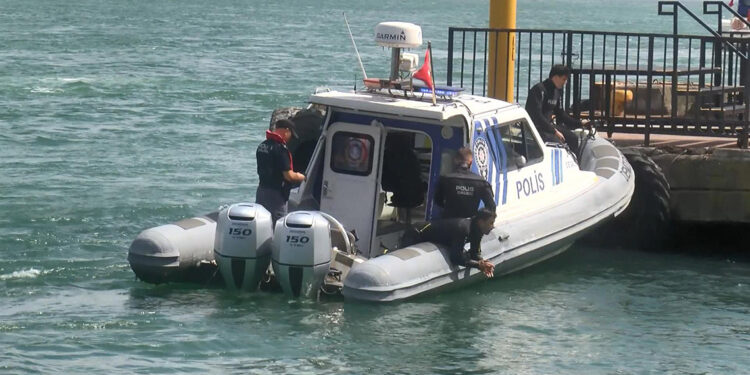 Üsküdar'da denizde kaybolan öğrenci aranıyor