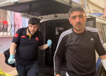 Üvey babası ile annesini bıçaklayan şüpheli tutuklandı
