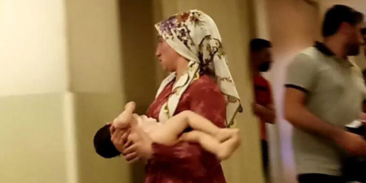 Üzerine sıcak kakao dökülen Kadir bebek yaralandı