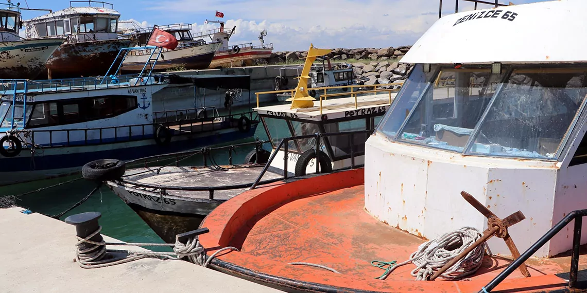 Vanli balikcilar teknelerini yeni sezona hazirliyors - yaşam - haberton