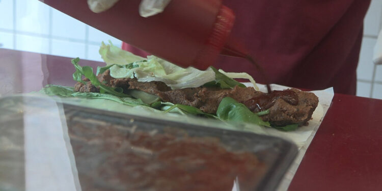 Vedat Milor'un etsiz çiğ köfteye kısır demesi tartışma yarattı