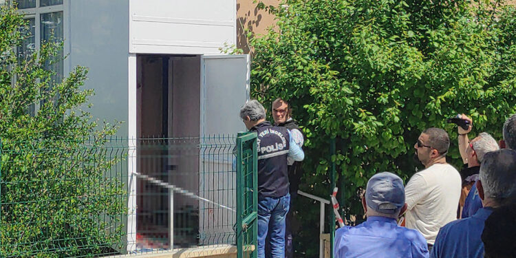 Yaşlı kadın engelli asansöründe sıkışıp, öldü