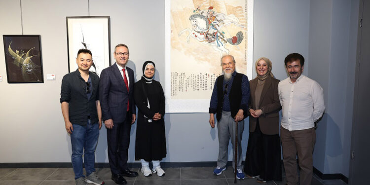 'Yazıyorum' sergisi sanatseverlerin beğenisine sunuldu