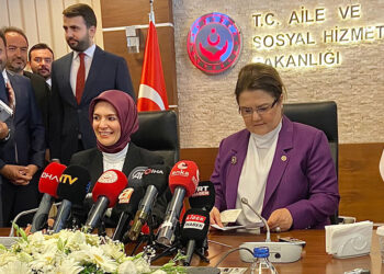 Yeni Aile ve Sosyal Hizmetler Bakanı, görevi devraldı
