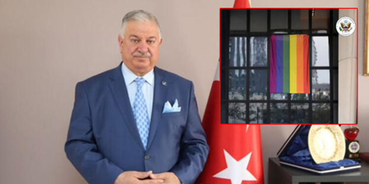Yeniden Refah'tan ABD Büyükelçiliği'ne LGBT bayrağı tepkisi