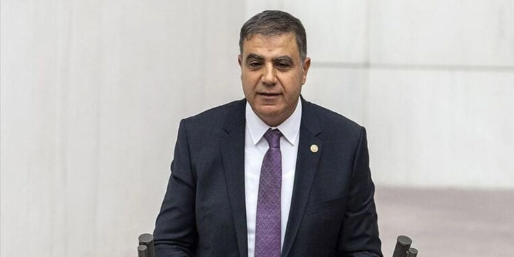 Yıkım firmalarının depremzedelerin eşyalarına el koyması suçtur