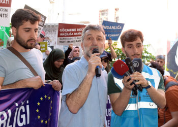 Yunanistan'ın göçmen politikası protesto edildi