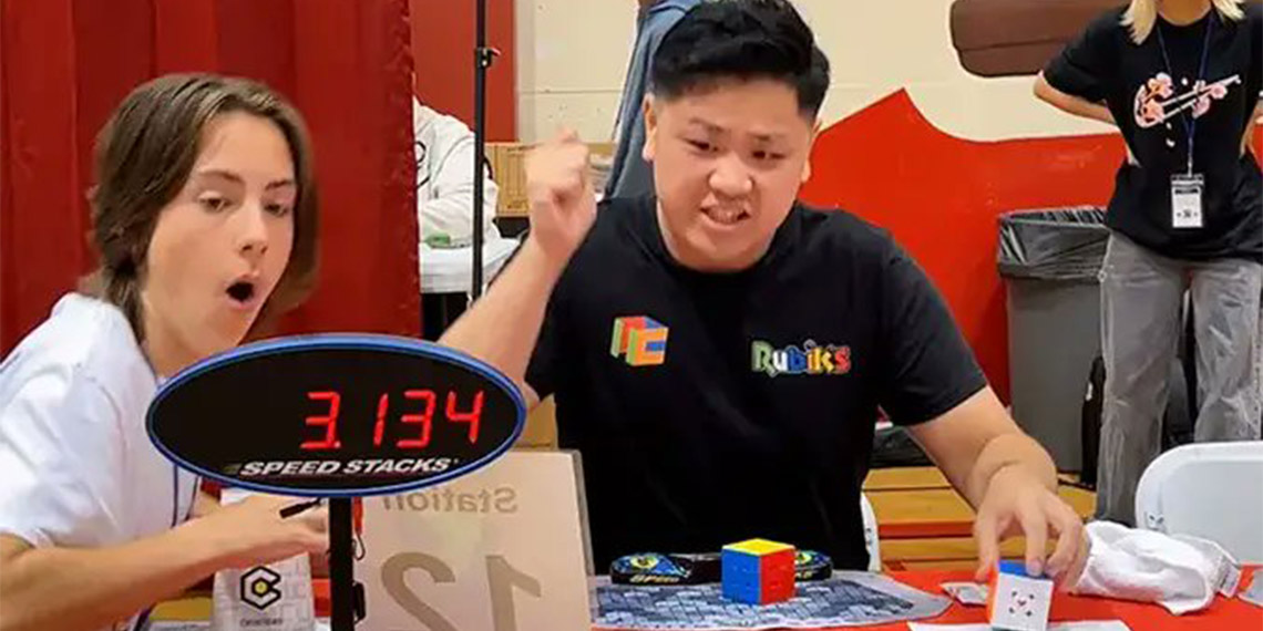 Rubik Küpü'nü 3.13 saniyede çözdü