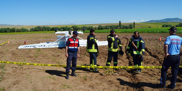 Aksaray'da eğitim uçağı düştü