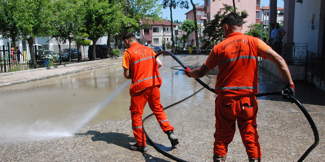 Amasra'da sel sonrası temizlik